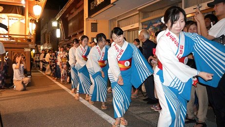 郡上おどり団体コンクール そろいの浴衣、げたも躍る | 岐阜新聞デジタル