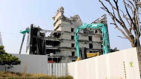 旧庁舎解体中、3層同時に倒れる不適切事案 岐阜市「建物内側、問題