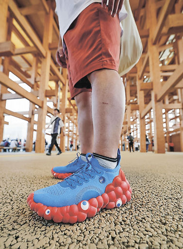 完売品 ミャクミャク スニーカー MIZUNOオリジナルシューズバック付き❣️28 完売品 ミャクミャク スニーカー MIZUNOオリジナルシューズ