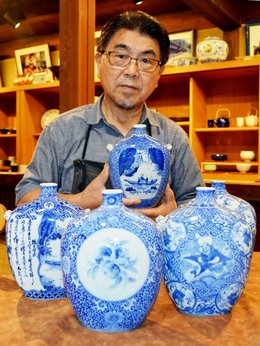 戦中の代用品のはず…高山市の窯元で「絵付けの陶製水筒」発見 焼成