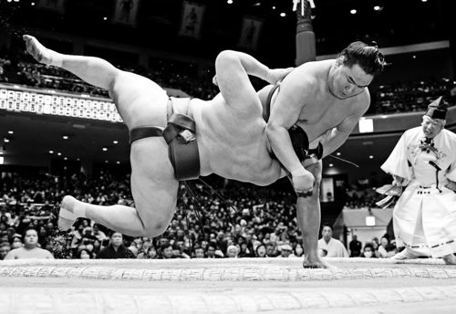 大相撲初場所13日目 金峰山首位キープ 豊昇龍、逆転Vへ望み | 岐阜新聞デジタル