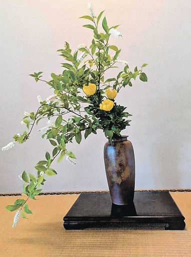 華道則天門で使う花を支える花留め蟹金属製 四季を彩る 華道則天門 中島千寿子（海津市海津町） | 岐阜新聞デジタル