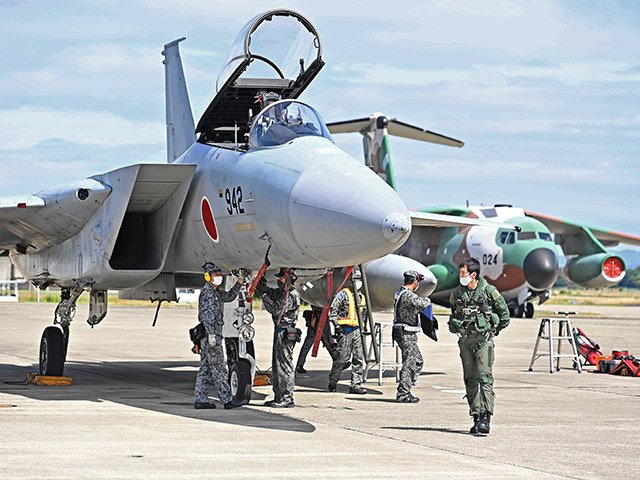 空を飛ぶ喜びと使命感 アニメ ひそねとまそたん 聖地 空自岐阜基地 岐阜新聞web