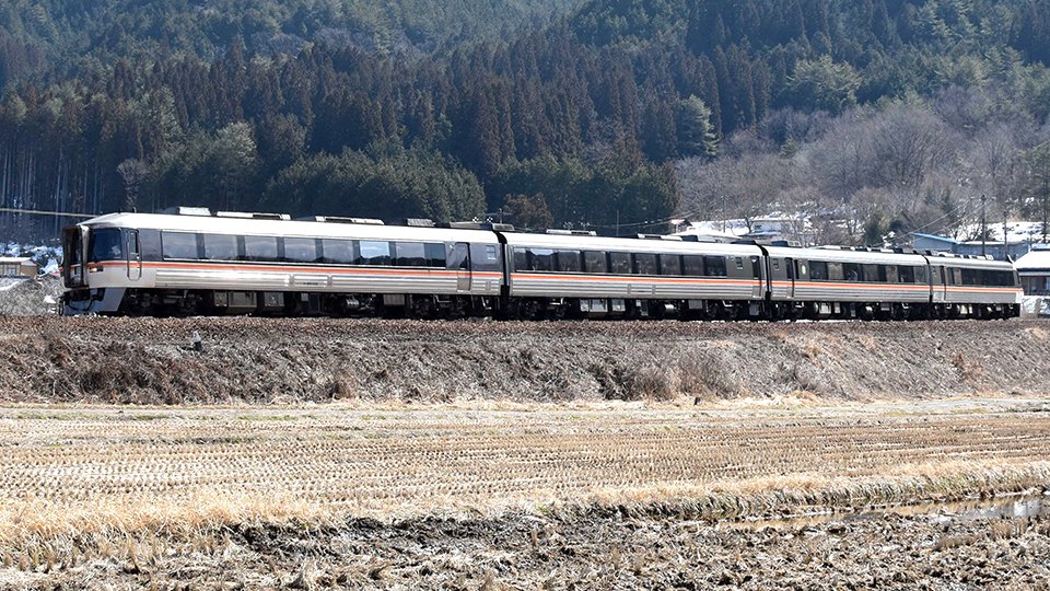 キハ８５ありがとう、鉄道ファン別れ惜しみ続々 ダイヤ改正、ＪＲ高山