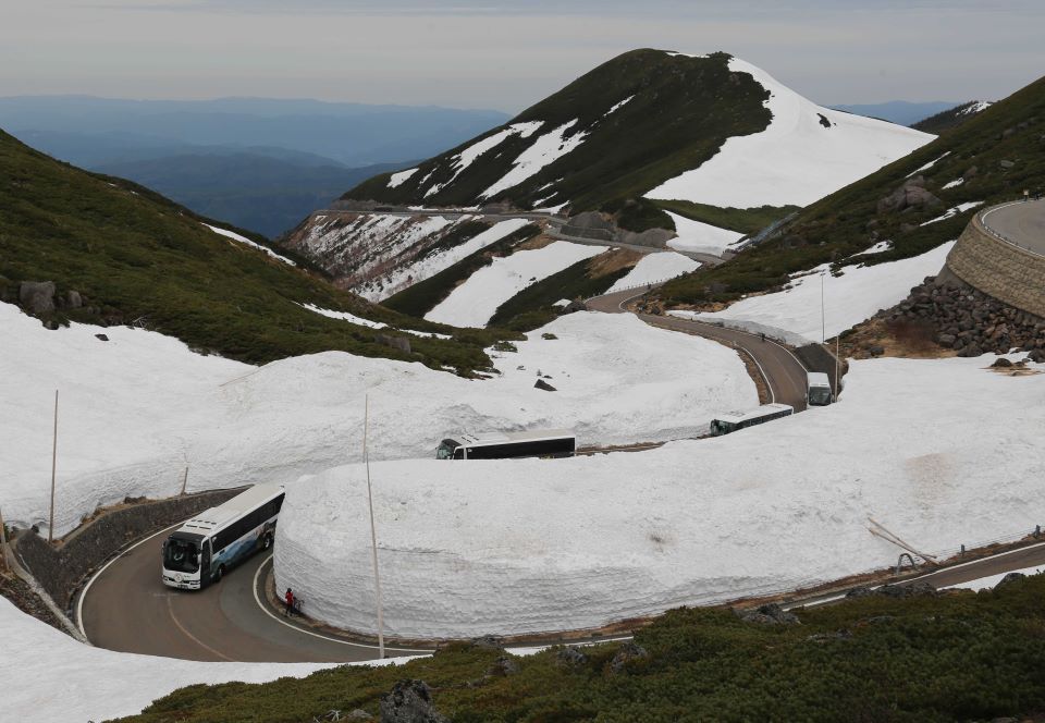 「乗鞍スカイライン」開通 雪の壁、絶景、ライチョウも姿 | 岐阜新聞デジタル