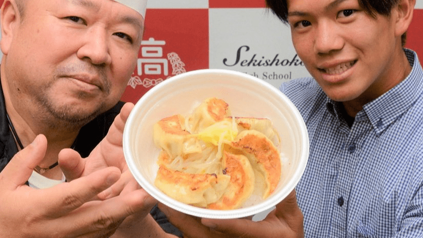 高校生×中華料理店がコラボ商品「ギョーザ丼」、地元食材の黄ニラでご当地グルメ開発