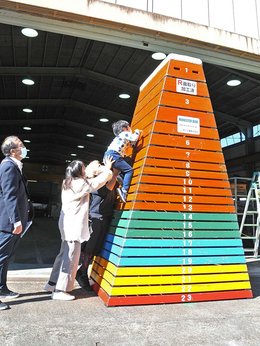 モンスターサイズの跳び箱一般開放 バラエティー番組で使用 岐阜 関市で工場参観 岐阜新聞web