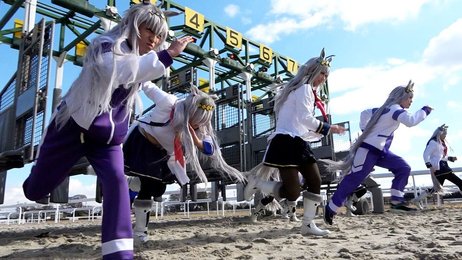 ウマ娘、本物のダートを走る！ 岐阜・笠松競馬場でコスプレイベント