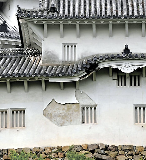 姫路城しっくい一部が剝がれる 台風の影響か | 岐阜新聞デジタル