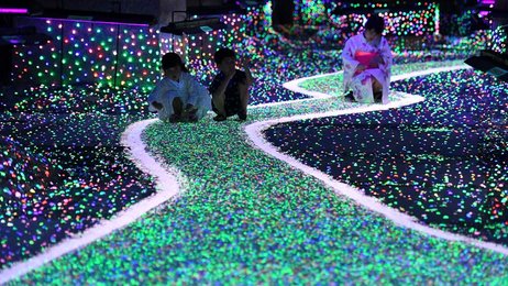 地上の星きらきら 光の道 中津川市の博石館、3日間限定「ライトアップ