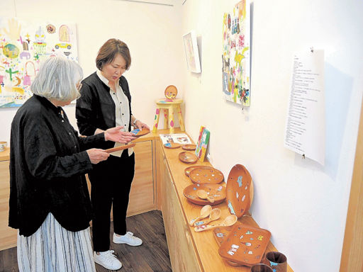 三尾公三、【画室の女C】、希少な大判額装用画集より、美品、日本人画家 中津川に工房の三尾さん母娘 亡き夫の色絵木工芸継承 土岐市で器や家具