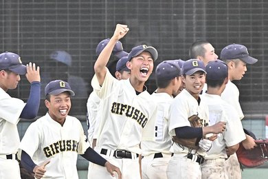 市岐阜商が決勝進出 高校野球岐阜大会準決勝 市岐阜商２－０県岐阜商