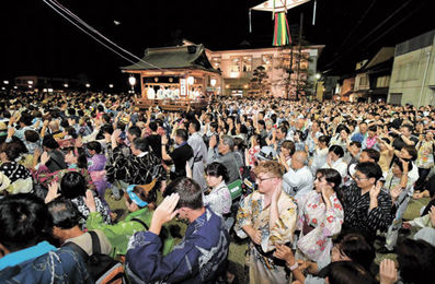 郡上おどり次の100年へ 開幕1万4000人熱気 | 岐阜新聞デジタル