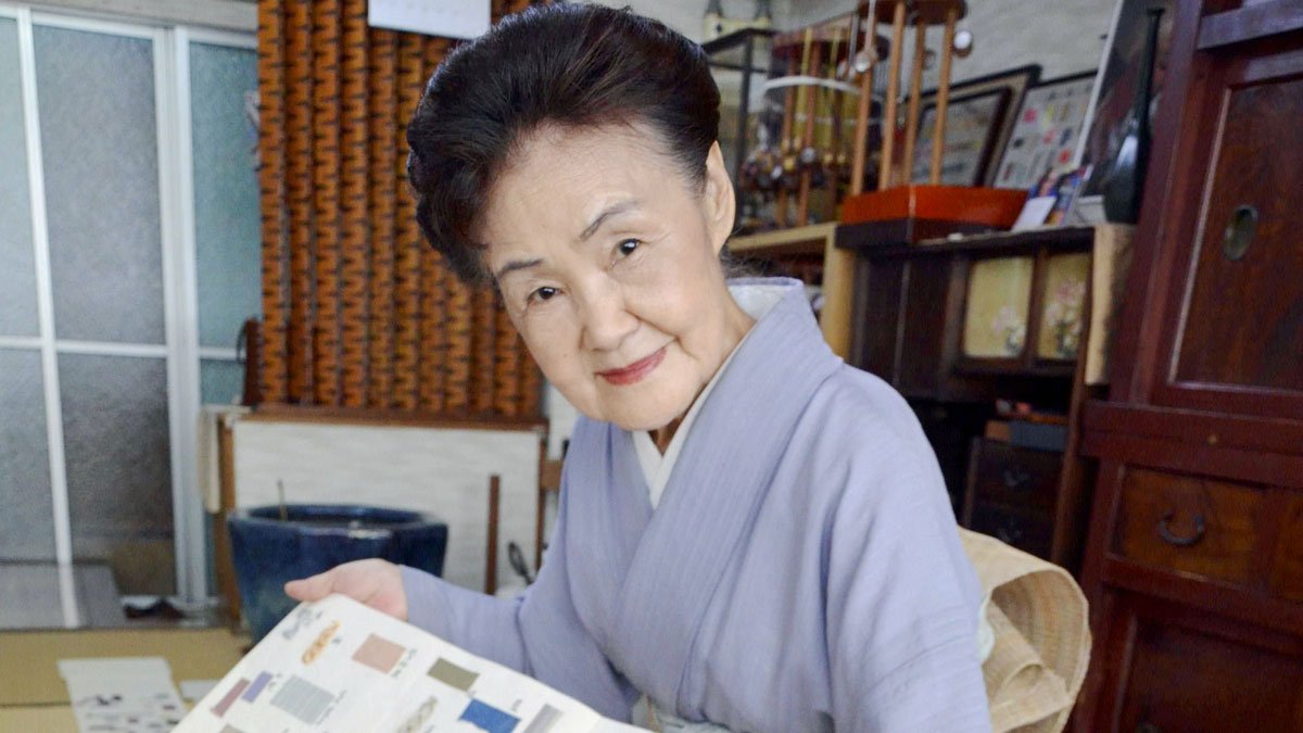 大垣市の染織家・所鳳弘さんの草木染や組みひも、ドイツの美術館で常設