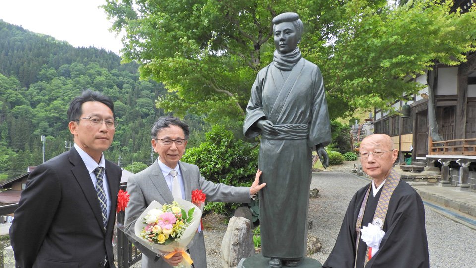 映画「あゝ野麦峠」主人公政井みねの銅像建立 岐阜・飛騨市の専勝寺で 