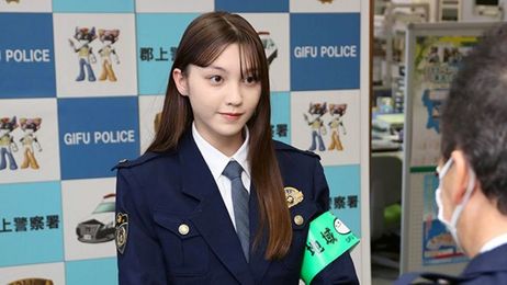 セブンティーン専属モデル、市ノ瀬アオさん「一日署長」制服姿に