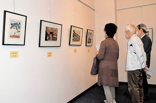 岐阜版遊会の木版画作品展が始まる