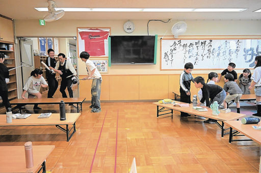 不審者だ！」対応確認 瑞浪小学童クで防犯訓練 | 岐阜新聞デジタル