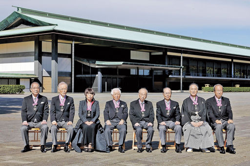 佐治賢使 「 椿 」 漆芸 の 巨匠 文化勲章受章 岐阜 多治見市 千葉県 王さん「本当に光栄」 皇居で文化勲章親授式 | 岐阜新聞デジタル