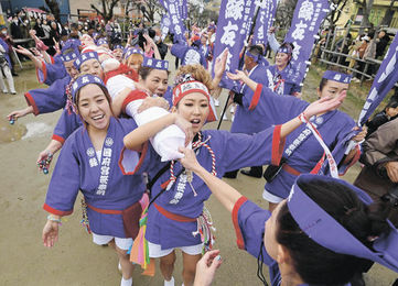 女　女　裸祭 