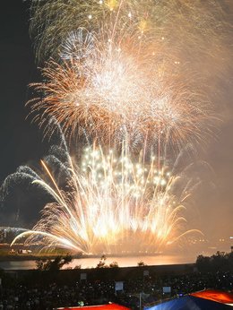 長良川の花火大会 新方式で伝統継続 民間企業単独での開催は困難 岐阜新聞web