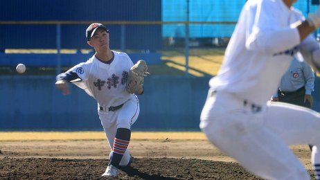 中津商高、招待試合熱く 野球部創部100周年、県岐阜商高と対戦