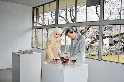 マレーシア国王夫妻が視察した陶磁器教育