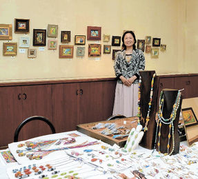 色彩豊かに動物描く 加藤さん作品展 アクセサリーも 関市 | 岐阜新聞