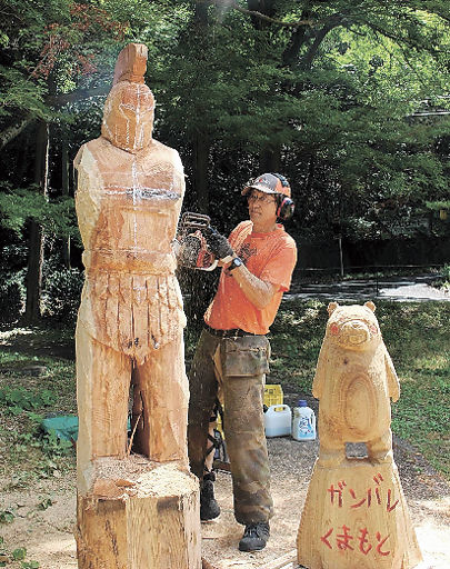 木彫で命を刻む 犬山 芸術家ら公開制作 | 岐阜新聞デジタル