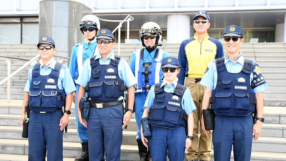 制服警察官サングラス着用解禁、暑さ対策で冷感グッズも 「県民守るために自分も守る」岐阜県警 | 岐阜新聞デジタル