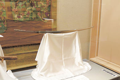 苗木城の変遷語る絵図、年表 中津川市で築城500年展 遠山家の甲冑や