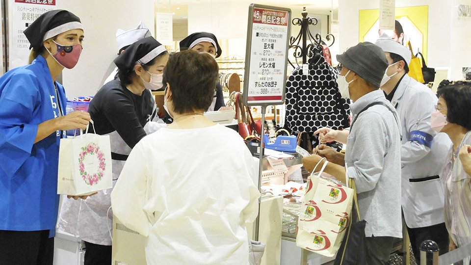和菓子バイヤー厳選の品に行列 岐阜高島屋 開店４５周年祭 岐阜新聞web