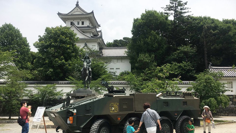 戦国自衛隊 関ケ原合戦にタイムスリップ 岐阜 大垣城に陸自車両 劇中さながらの光景 岐阜新聞web