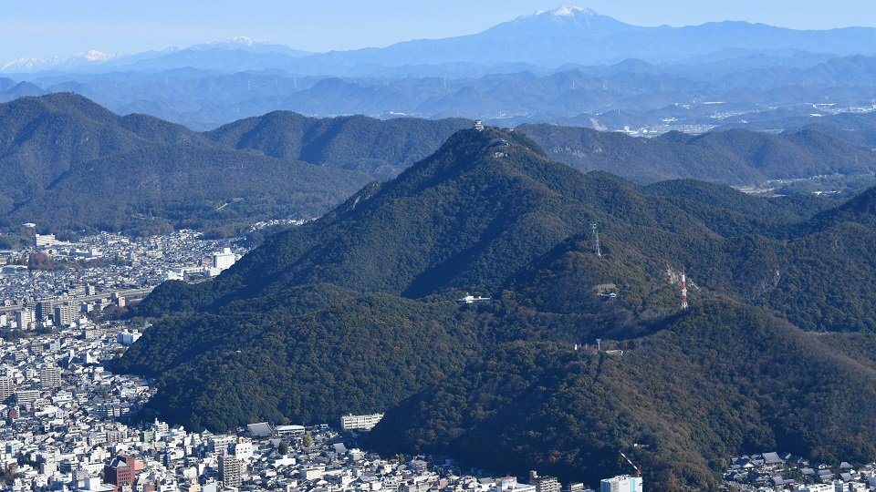岐阜市の金華山で男性が重傷 下山中に転倒、足首骨折 | 岐阜新聞デジタル