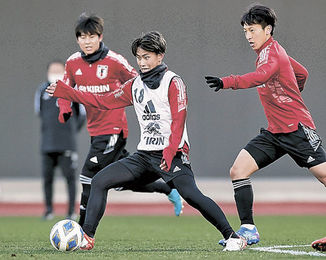 サッカー 試合形式の練習 切り替えを意識 日本代表候補合宿 岐阜新聞web