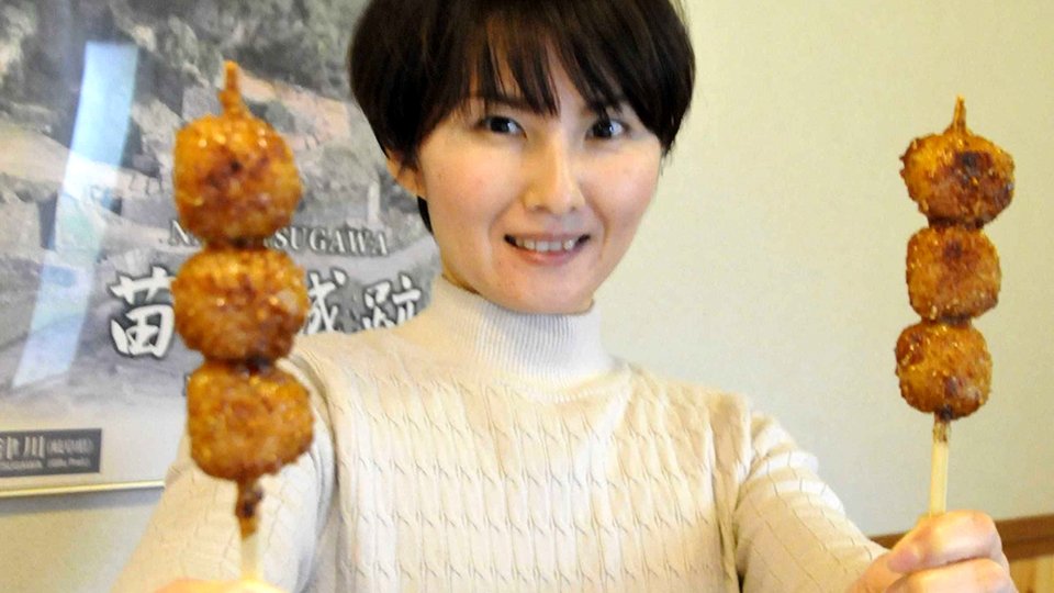 五平餅、甘さ控えめで程よい粒感 食事の締めにも食べたい味 | 岐阜新聞