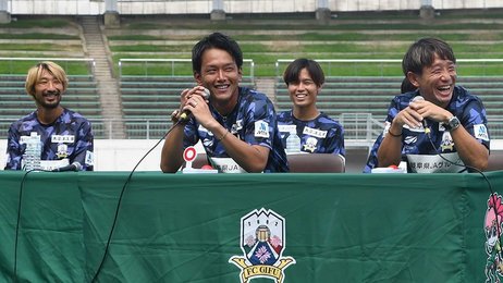 ｆｃ岐阜選手 女装やクイズで意外な一面 ファン感謝イベント 岐阜新聞web