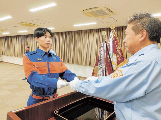 県内初高校生消防団員 白川さん（大垣工高３年）夢の消防士へ一念発起 勉強、部活、火消しの“三刀流”のサムネイル