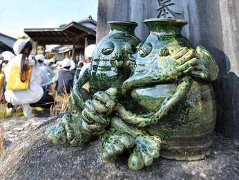 街のあちこちに暮らす？とっくり姿の住人「とっくりとっくん」 岐阜