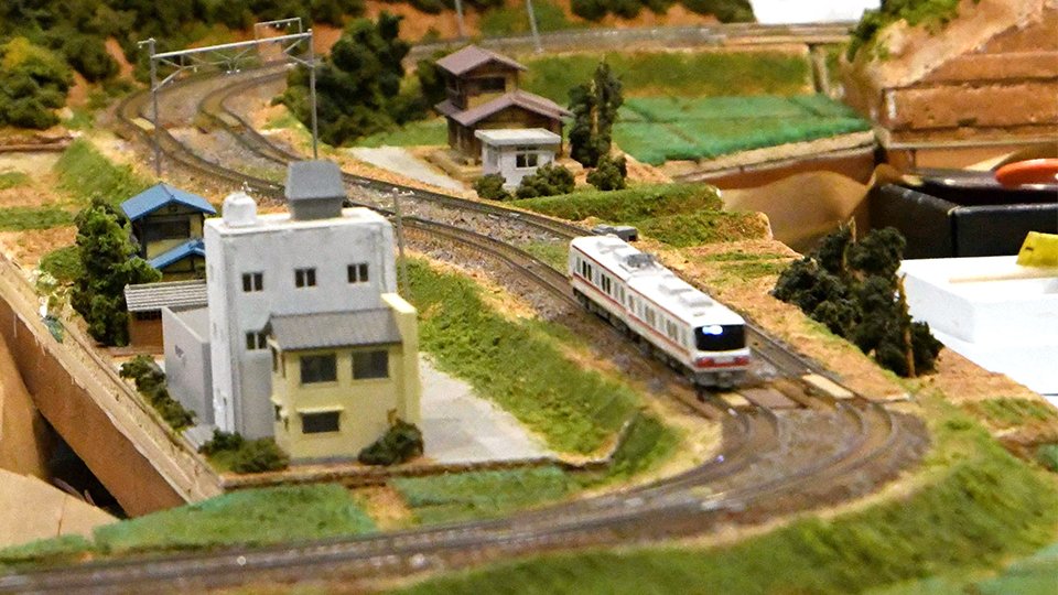 引取り限定　約120x60x20cm 鉄道模型　Nゲージ　複線ジオラマ 岐阜城 Nゲージ用 鉄道模型用ジオラマ展示台 37×26cm 複線機関庫付き6線ヤード