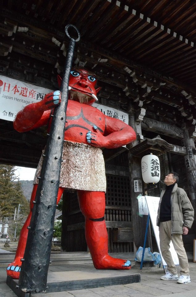 赤鬼の股くぐって厄よけ 岐阜・谷汲山華厳寺にお目見え | 岐阜新聞デジタル