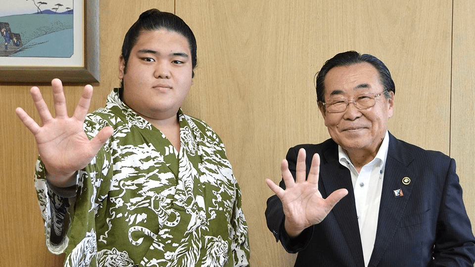 豪奢な 瑞天龍 - 日本相撲協会公式サイト｜ガラス - 力士プロフィール 工芸品