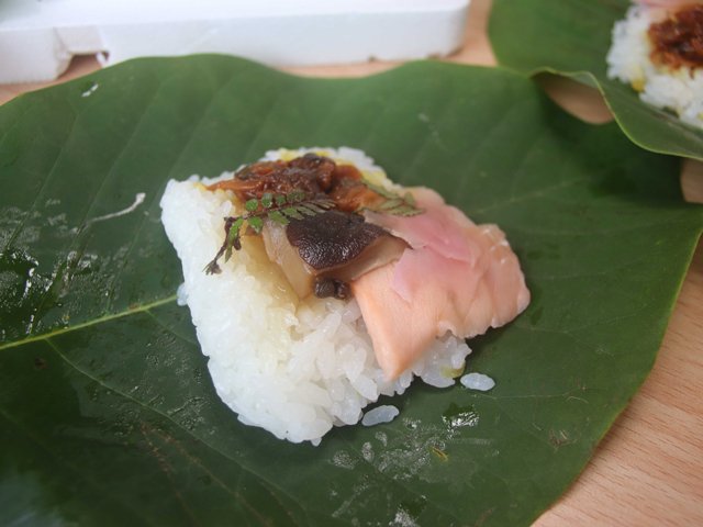 食器不要でプラごみゼロ 朴葉ずし食べsdgs貢献 岐阜の夏の味 エコな食べ物 再認識 岐阜新聞web 食器不要でプラごみゼロ 朴葉ずし食べsdgs貢献 岐阜の夏の味 エコな食べ物 再認識 岐阜新聞web