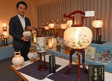 盆提灯、コードレスや現代型デザインも 岐阜提灯のオゼキ、多様な