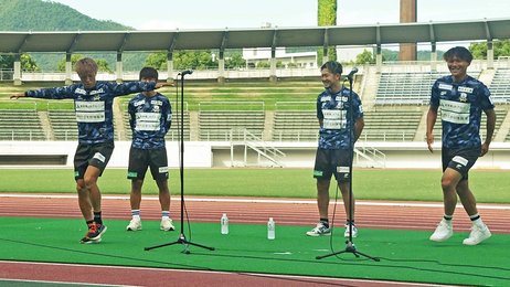 ｆｃ岐阜選手 女装やクイズで意外な一面 ファン感謝イベント 岐阜新聞web