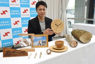 思い出の木を暮らしに…時計やフォトフレーム、記念品サービス開始 岐阜