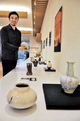自然素材生かした花器、茶わん 瑞浪市の陶芸家・近藤さんが個展 多治見