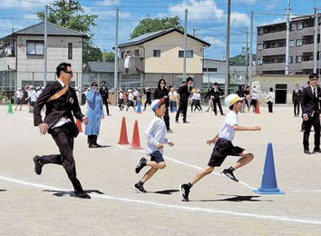 児童、全力で“逃走” 長良東小 PTAが交流企画 | 岐阜新聞デジタル