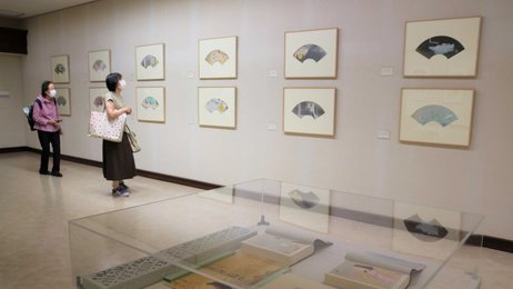 守屋多々志が描く源氏物語…扇面古写経模写など精緻な筆致 岐阜・大垣市