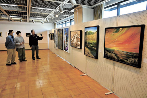 地域が生んだ個性豊かな油絵展